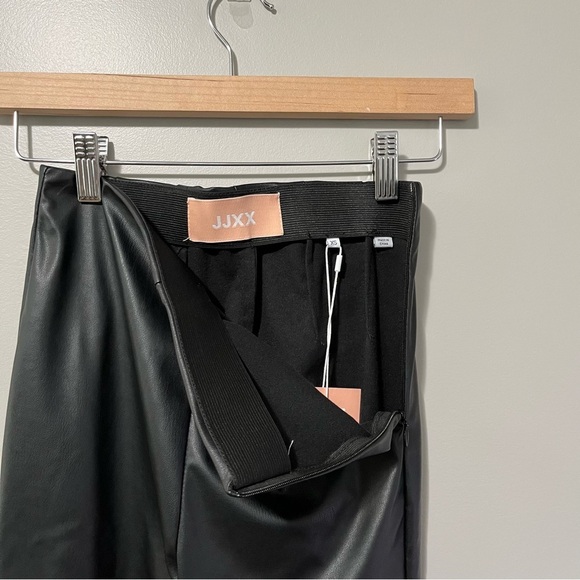 JJXX Megan Matte Black Faux Leather Elastic Waist Leggings - Picture 8 of 14